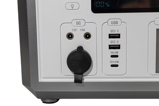 كثافة الطاقة العالية DC12V 300W USB محمول بطاقات البنك شاحن السيارة / شاحن الألواح الشمسية MSDS المعتمدة للنسخ الاحتياطي المنزلي